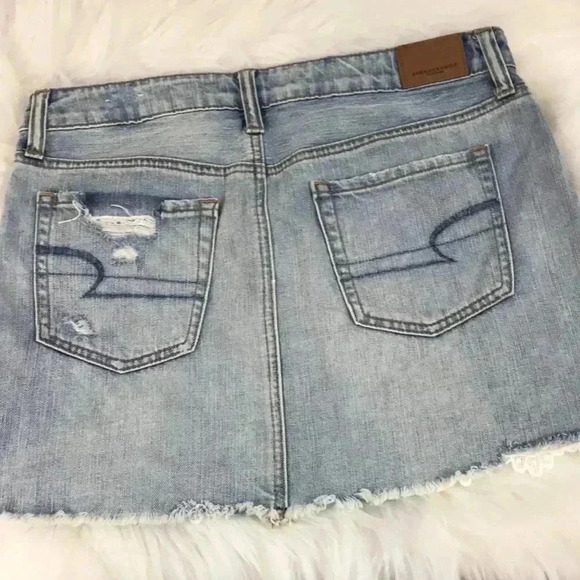 American Eagle Lace Distressed Denim Jeans Mini Skirt Light Wash Size 4 - Picture 2 of 6